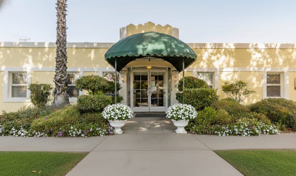 Assisted living at Helping Hands Senior Care in Fresno and Sanger, California - photo 2